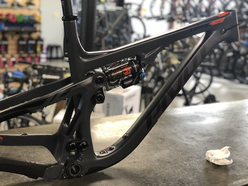 pivot reynolds carbon wheels