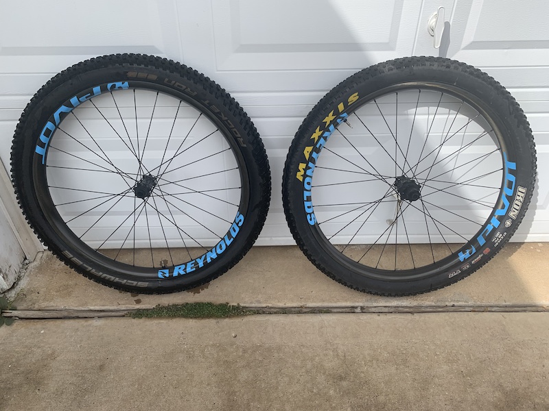 pivot reynolds carbon wheels