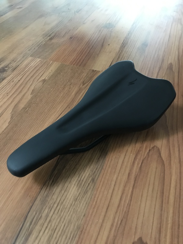 specialized henge saddle