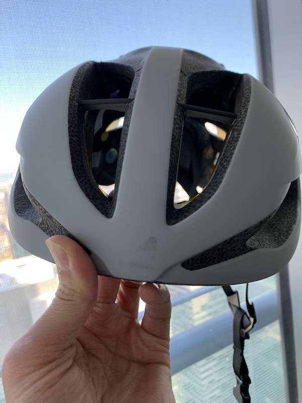 2019 NWOT Oakley AR05 (Medium) aero helmet For Sale