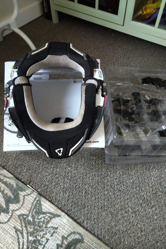 leatt-neck-brace-medium-for-sale