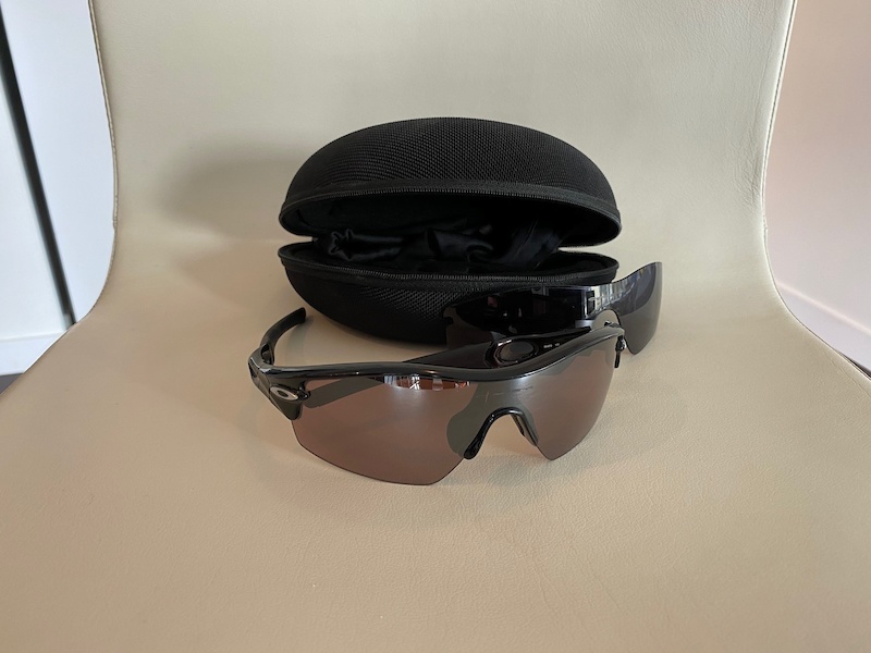 2017 Oakley Radar glasses with extra lenses For Sale