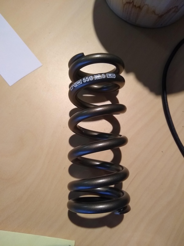 DVO LS Steel Coil Spring 550 lbs x 2.5 For Sale