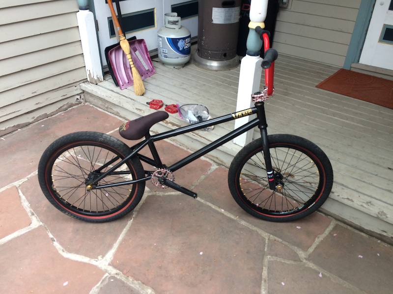 Premium Guttershark V2 Frame : CAVE WAREHOUSE [BMX