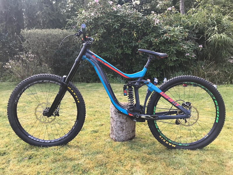 giant glory dh bike