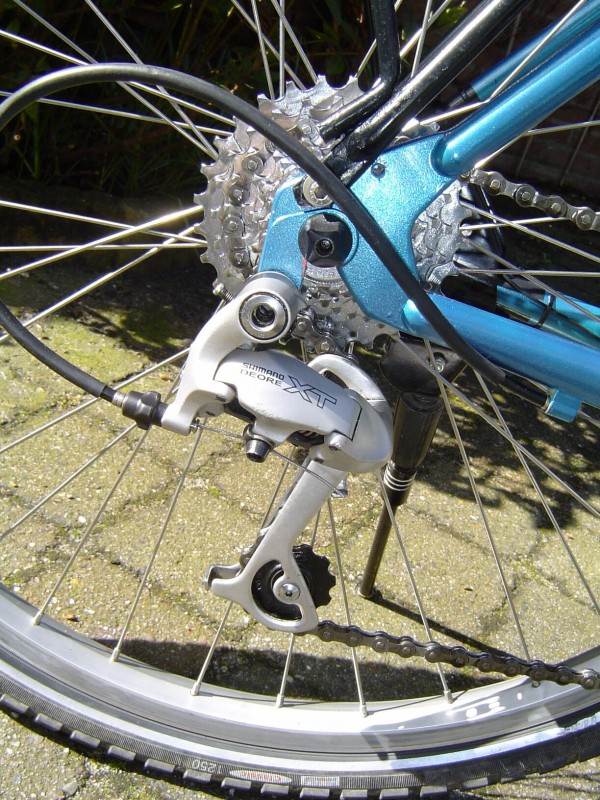 This is recent XT derailleur repaired by using an OLD type XT guide arm. So what about improvement en advancement in design???
