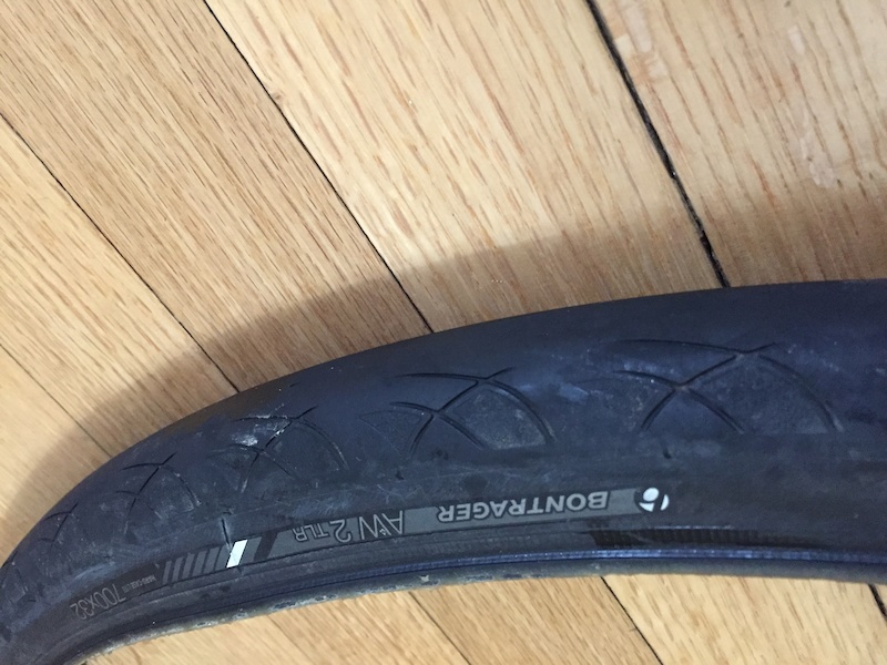 700x32 tubeless tires