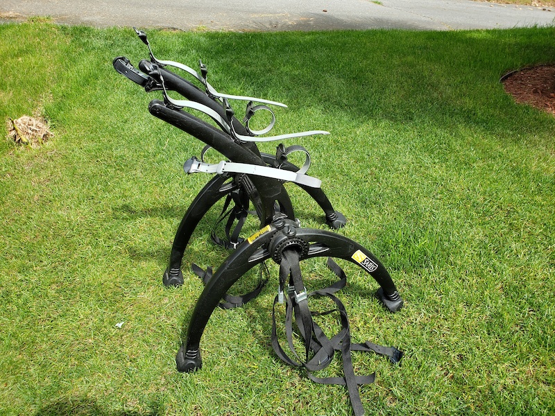 2018 LIKE NEW Saris Bones 3 bike rack (hatch or trunk) For Sale