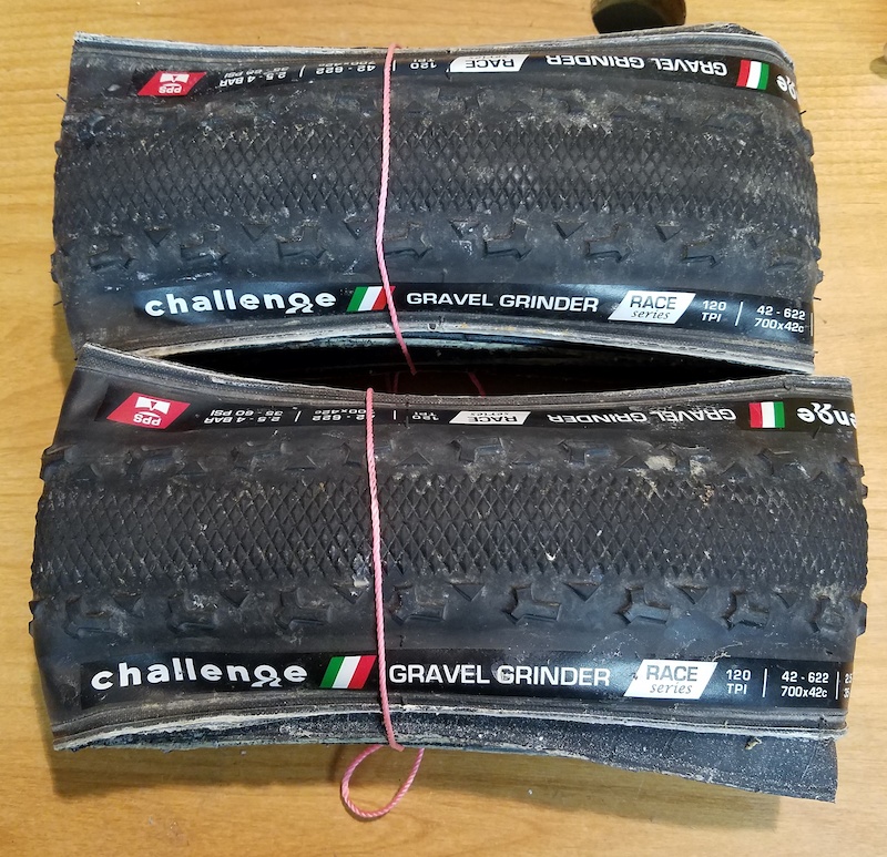 challenge-gravel-grinder-700x42-race-gravel-tires-pair-for-sale