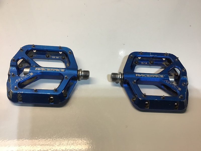race face aeffect flat pedals