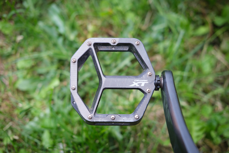 best flat pedals for trail riding