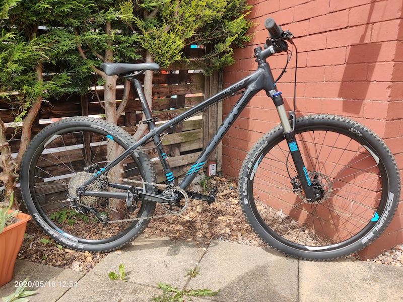 devinci hatchet gravel bike