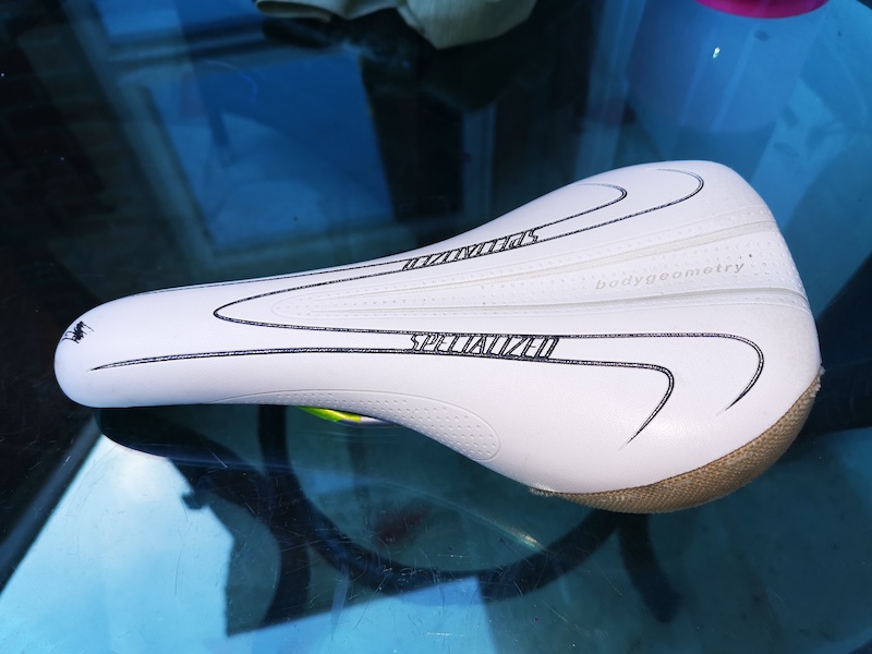 Specialized body geometry saddle For Sale
