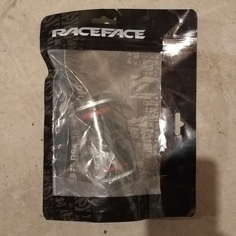 Race Face CINCH Bottom Bracket 73mm BSA 30mm For Sale