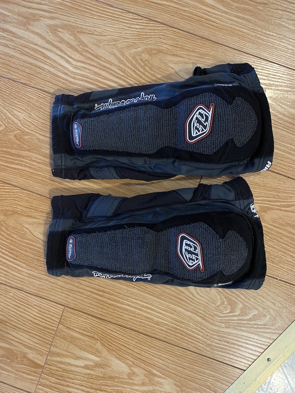 Troy Lee Knee Pads Size L + 661 Pad Lockers For Sale