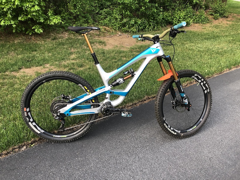 2019 yt capra cf pro race