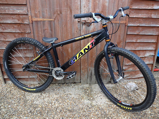 Giant trials store bike