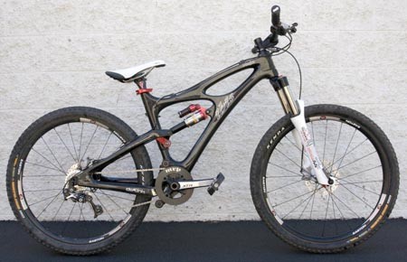 Here is the bike Brain Lopes will race the 2008 UCI WC 4X series with. Full XTR drive train, Marzocchi 55 forks, proto Marzocchi shock, MRP chain giude, Easton Monkeylite bars, and Hayes Stroker brakes