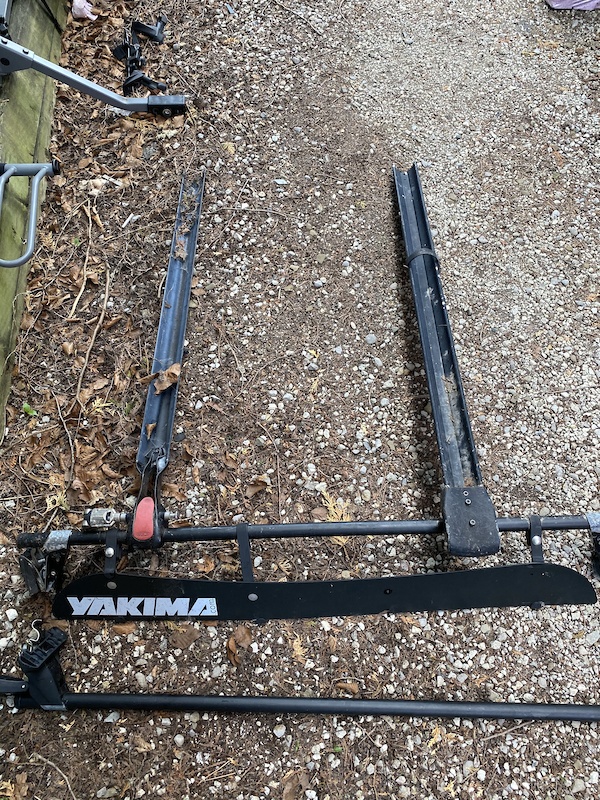Yakima round bars and two bike racks For Sale