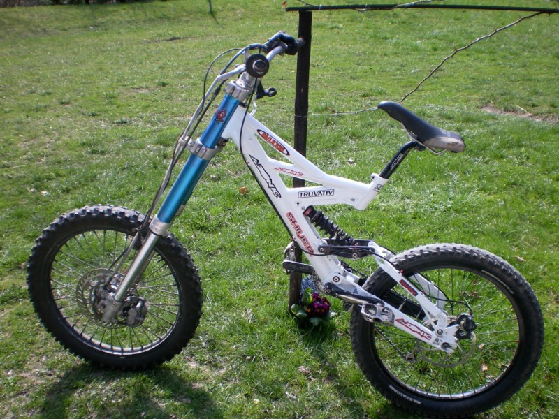 i want see how it looks like with forks of dirt bike :)....azonic eliminator