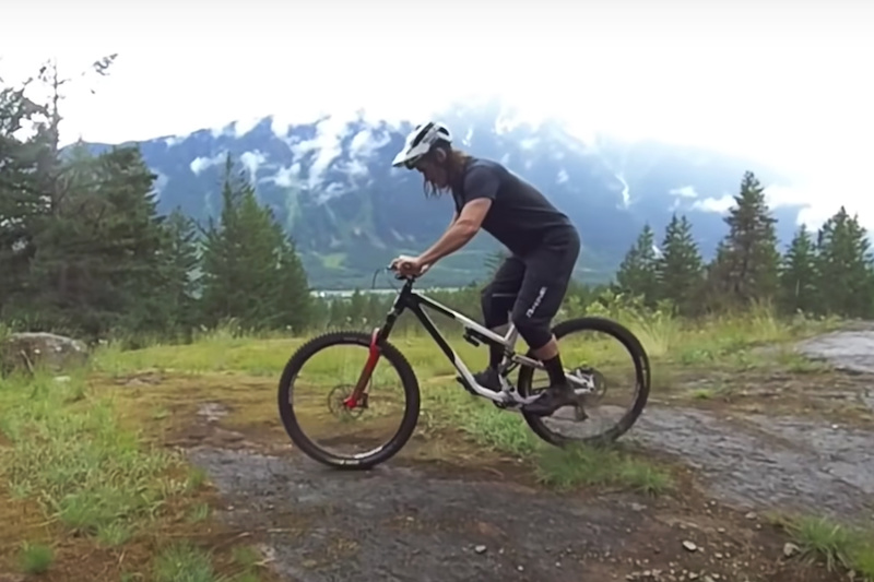 Video: A Quick Guide to Riding Positions with Yoann Barelli - Pinkbike