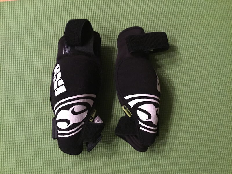 IXS soft shell youth elbow padsKM size For Sale