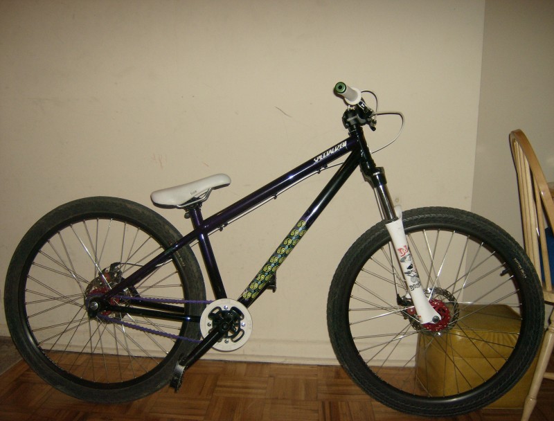 my 2008 specialized p1 with a new purple kmc chain and green proper barends. I was bored so I updated it...next upgrade will hopefully be a new wheelset (pimp lights) or anything that breaks on my bike :D