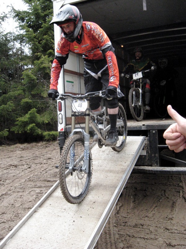 Ben rolling out of the shuttle truck to the start area.......THUMBS UP!