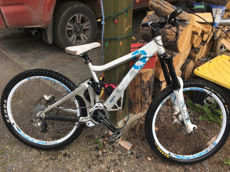 giant glory 2008 specs