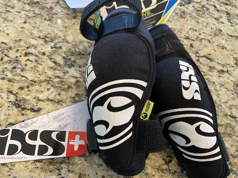 2020 Youth medium IXS carve elbow pads For Sale