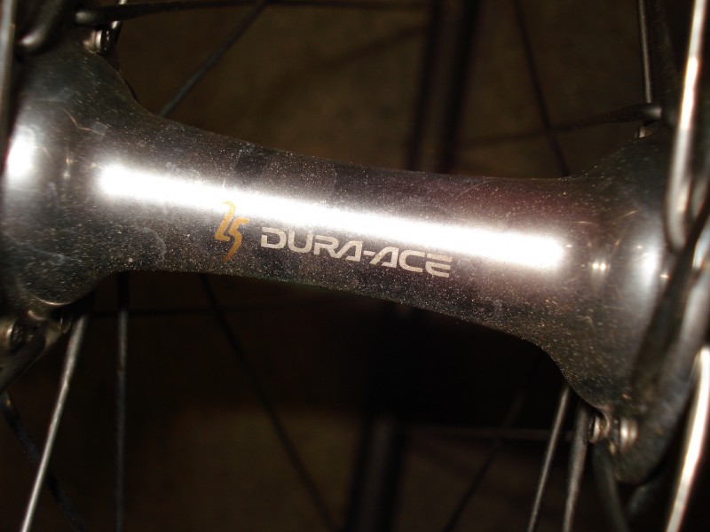 Hub front Dura ace 25 years Limited Edition. (25 written in gold!)