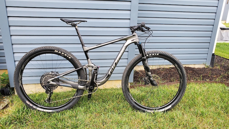 cube race mountain bike