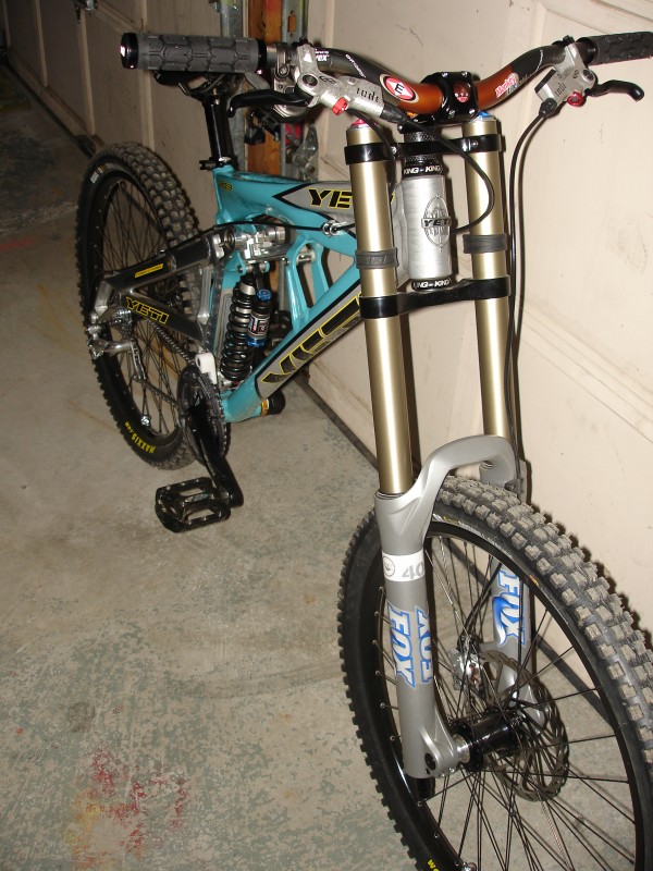 My new dh rig. Sorry for the shitty pic my garage is mad dark and the flash makes it look like shit. SPECS UPON REQUEST