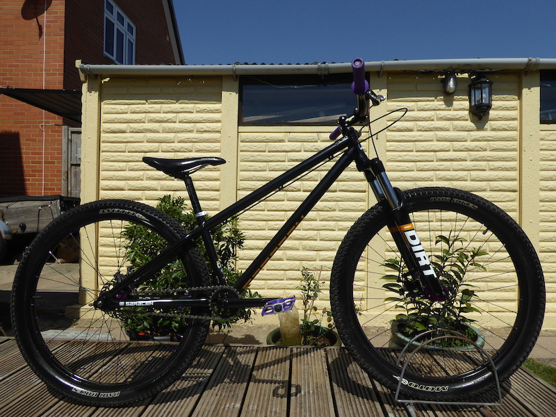 Saracen dirt best sale jump bike