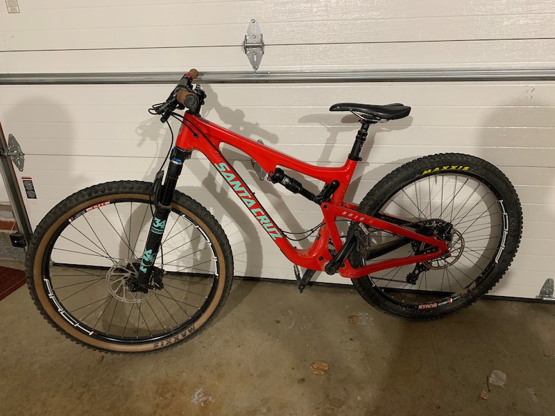 2017 Santa Cruz 5010 C red gloss and mint For Sale