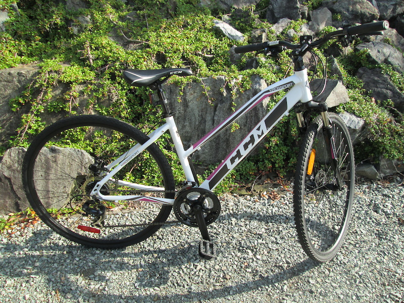 ccm krossport women's hybrid bike