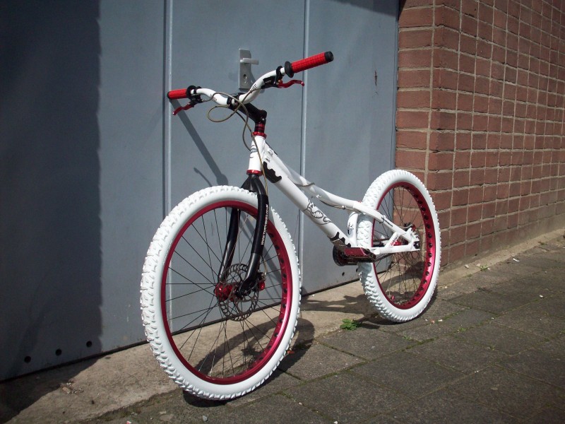 my new pimped up trial bike with WHITE tires..!!
MY precious
