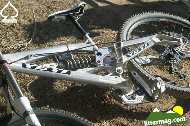 I found this shot on Littermag, and  thought I should share it. Anyways, this is a proto Yeti DH race machine. It seems that the 303 might be phased out. Notice that the front slides on rails a la 303