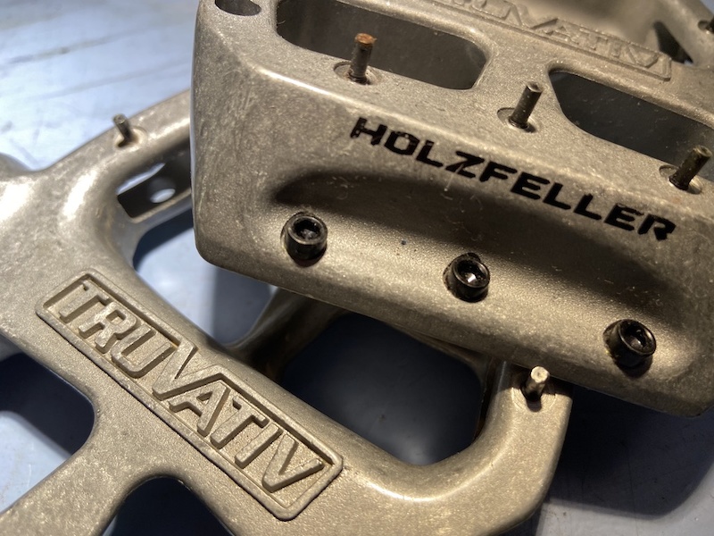 dh flat pedals