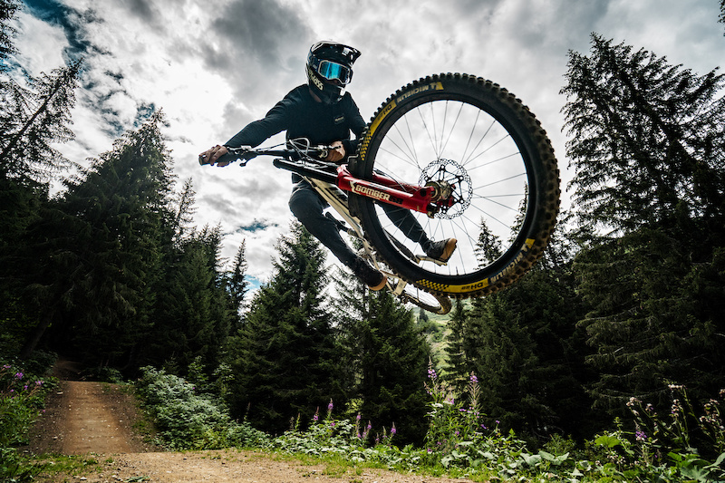 Video: Vinny T Hits Huge Gaps in Late Season Conditions at Châtel ...