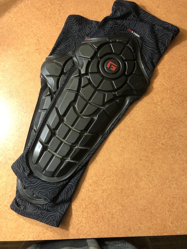 GForm Elite Knee/Shin Pads Large For Sale