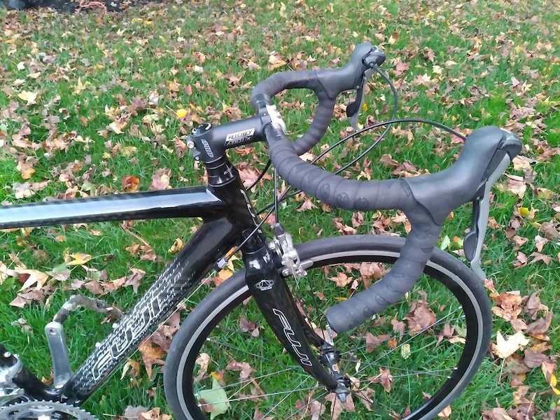 Fuji team discount issue road bike