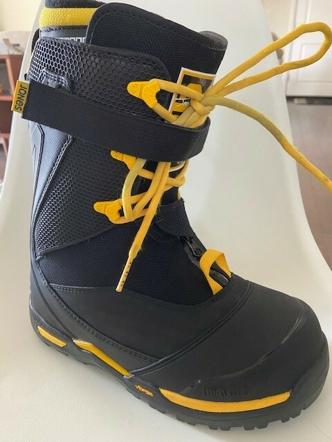 32 zephyr snowboard boots