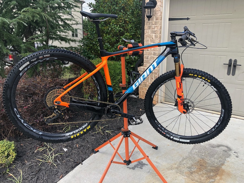 giant carbon hardtail