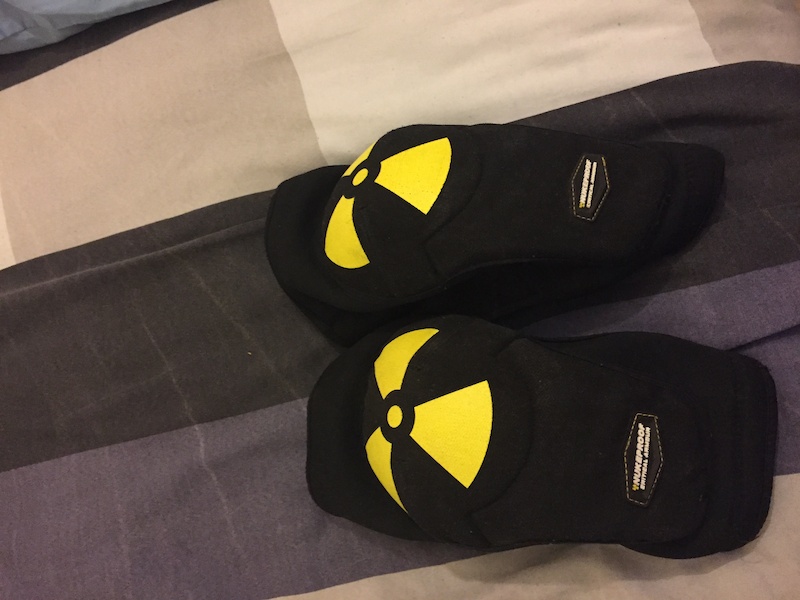 2019 Nukeproof enduro knee pads small For Sale