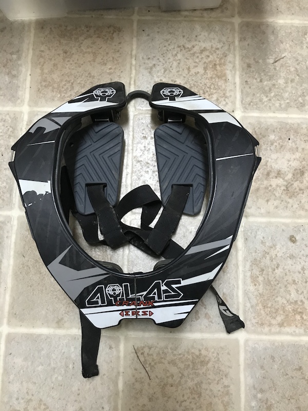 Atlas Crank neck brace, medium For Sale
