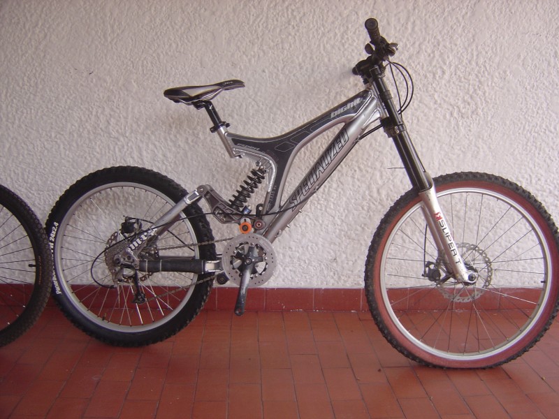 a la venta esta bici en perfecto estado, recibo tarjeta de credito en bucaramanga colombia... info twk2_@hotmail.com