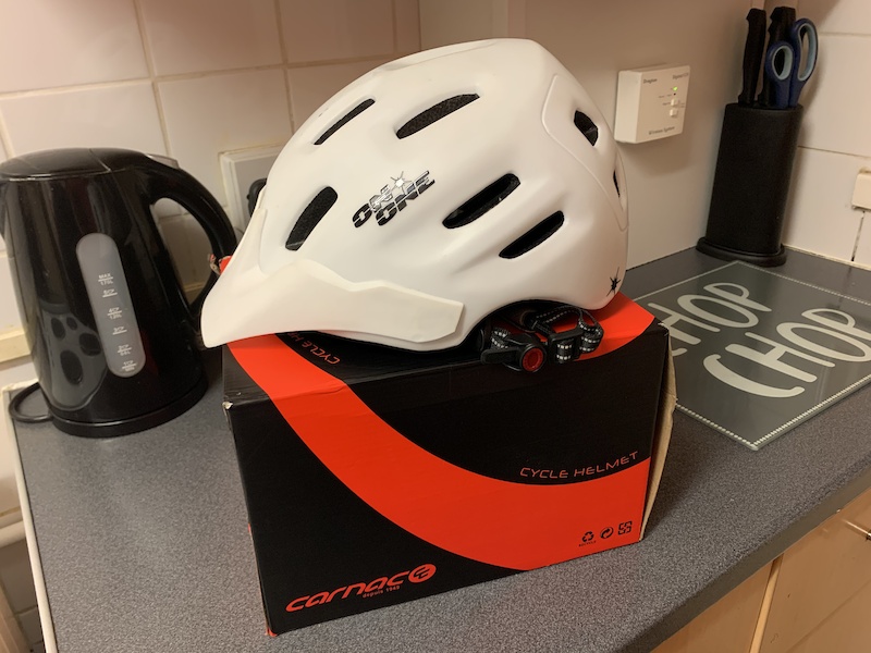 carnac aero road helmet