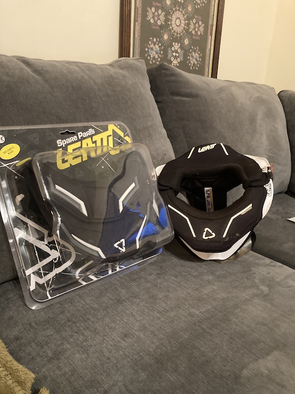 Leatt DBX Ride neck brace with spare pads For Sale