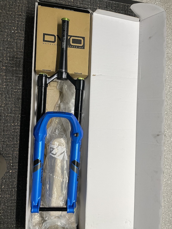 Fourche Sapphire D1 29'' 140mm 15x110mm Boost 44mm Déport Vert DVO F